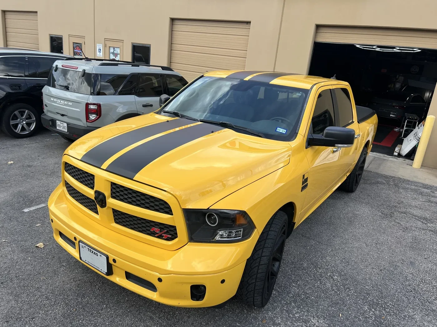 Custom vinyal wraps services at carologist Round rock tx